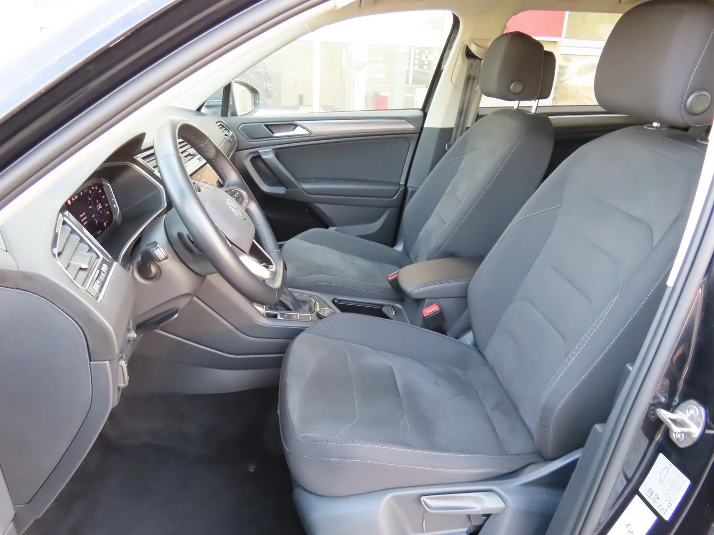 VW Tiguan LWB PA Elegance 2.0TSI 4MOT DSG - изображение 7