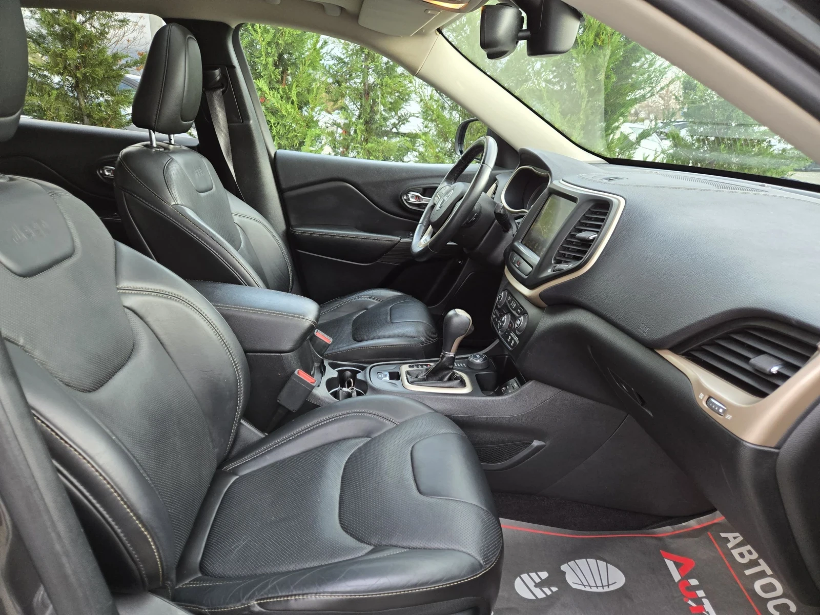 Jeep Cherokee 2.2CRDI-200кс= 152.000km= NIGHT EAGLE= OVERLAND, снимка 14 - Автомобили и джипове - 52256360