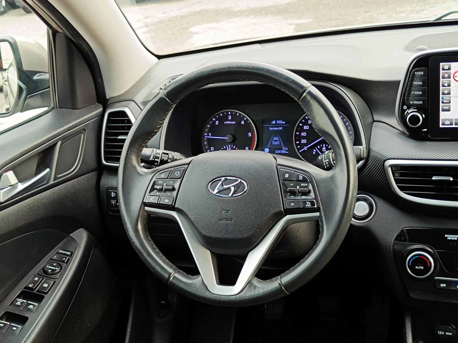 Hyundai Tucson 1.6CRDi* 4x4* Face Lift* NAVI* КАМЕРА* Lane Ass* E, снимка 12 - Автомобили и джипове - 53713802