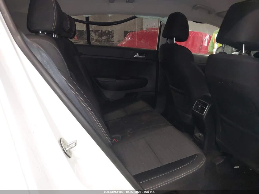 Kia Sportage 2.4L I-4 DI, DOHC, VVT, 181HP All Wheel Drive - изображение 8