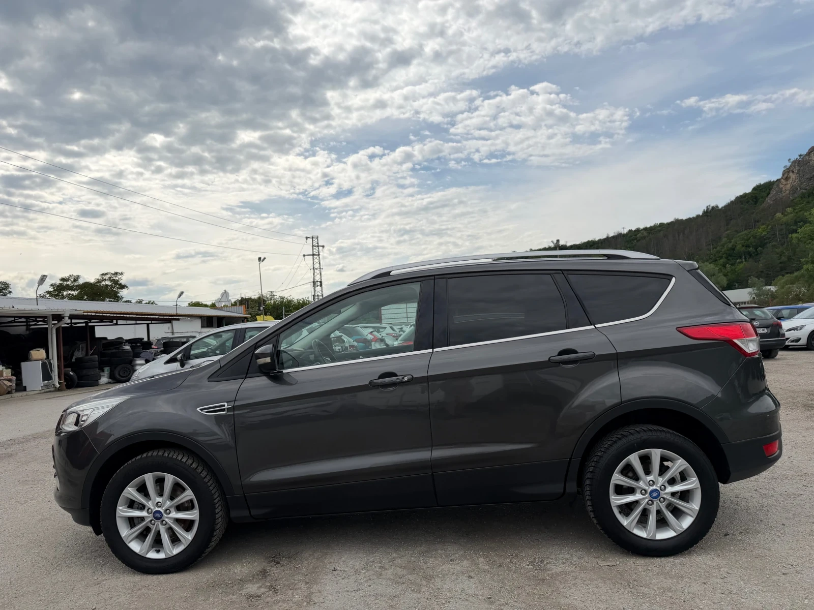 Ford Kuga 2.OTDCI НАВИ/З.КАМЕРА/КОЖА/ЛЕТИ ДЖ., снимка 6 - Автомобили и джипове - 54606297