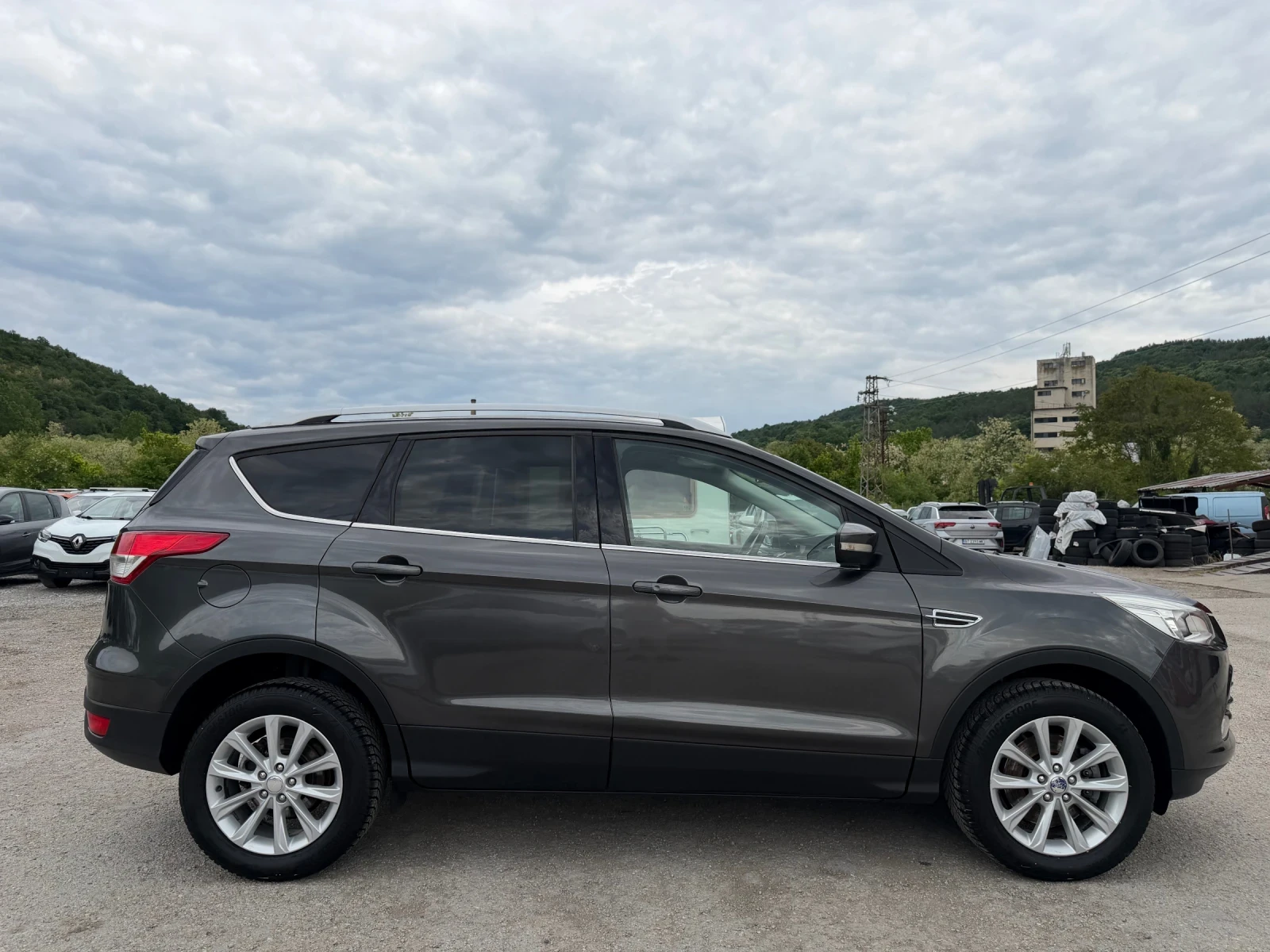 Ford Kuga 2.OTDCI НАВИ/З.КАМЕРА/КОЖА/ЛЕТИ ДЖ., снимка 2 - Автомобили и джипове - 54606297