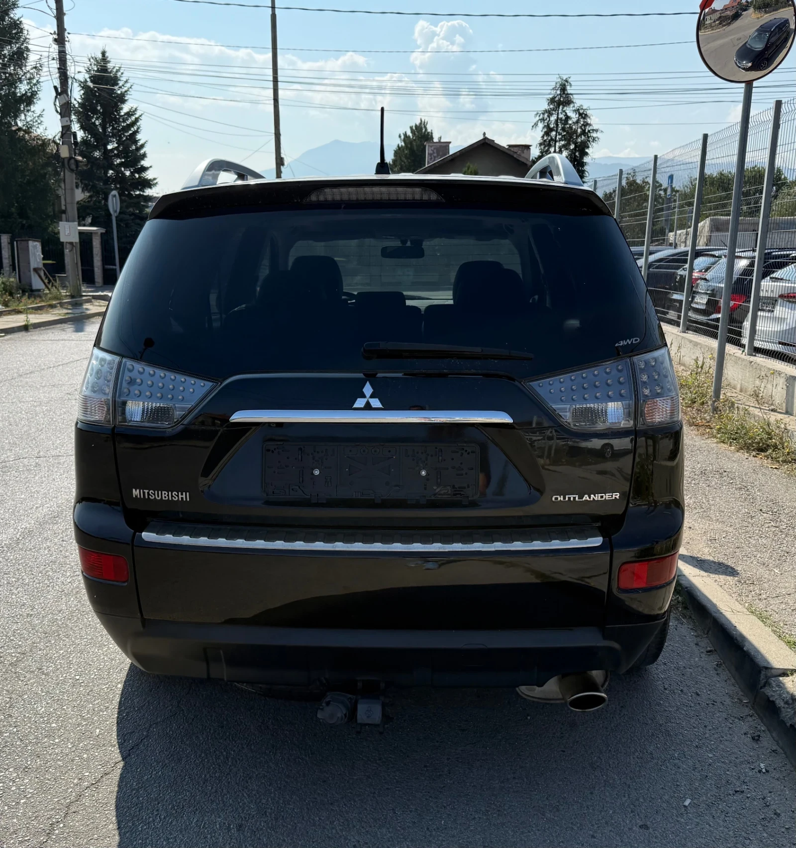 Mitsubishi Outlander 2.4i 4x4, снимка 4 - Автомобили и джипове - 54972269