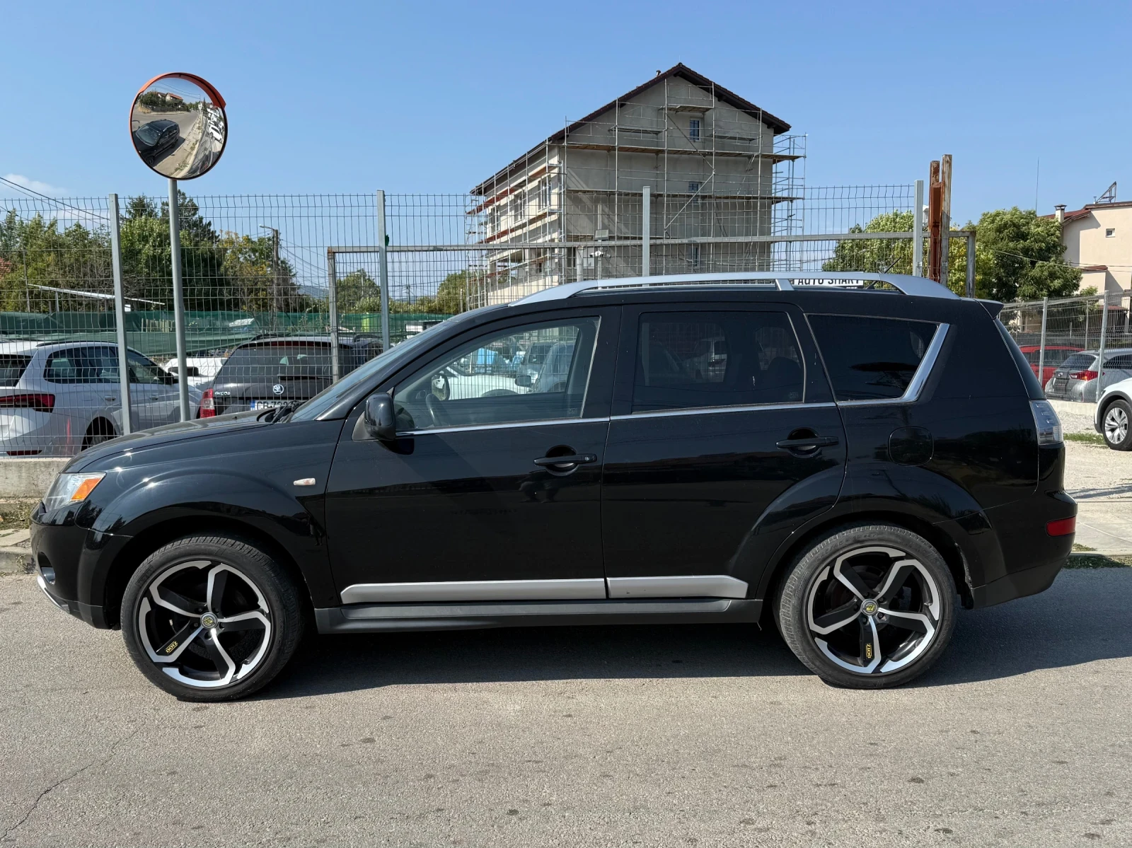 Mitsubishi Outlander 2.4i 4x4, снимка 2 - Автомобили и джипове - 54972269