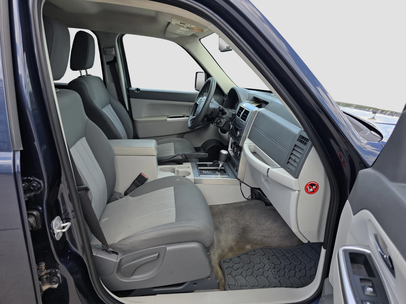 Jeep Cherokee 2.8 CRDI 4X4, снимка 11 - Автомобили и джипове - 54978311