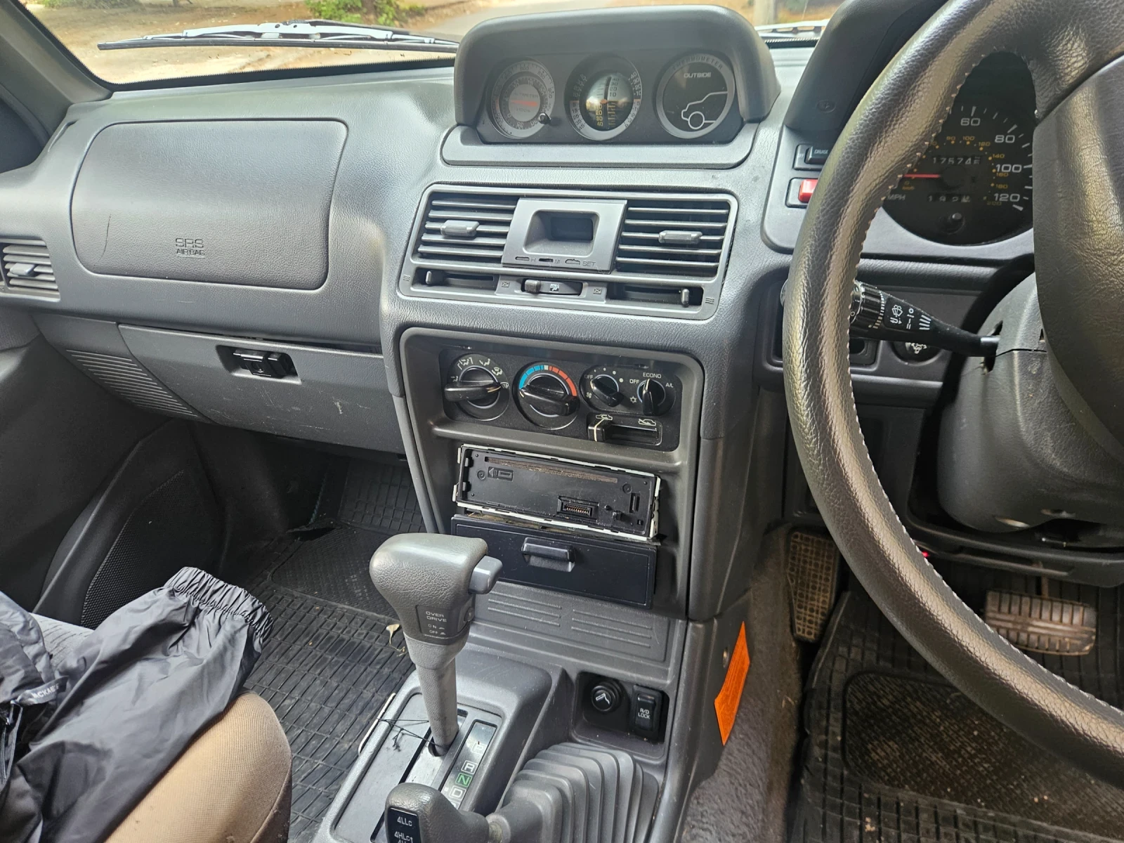 Mitsubishi Pajero 3000 170кс шпер блокаш бензин, снимка 8 - Автомобили и джипове - 55179859