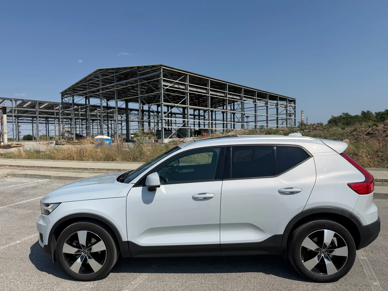 Volvo XC40 Momentum Pro Awd , снимка 6 - Автомобили и джипове - 55603900