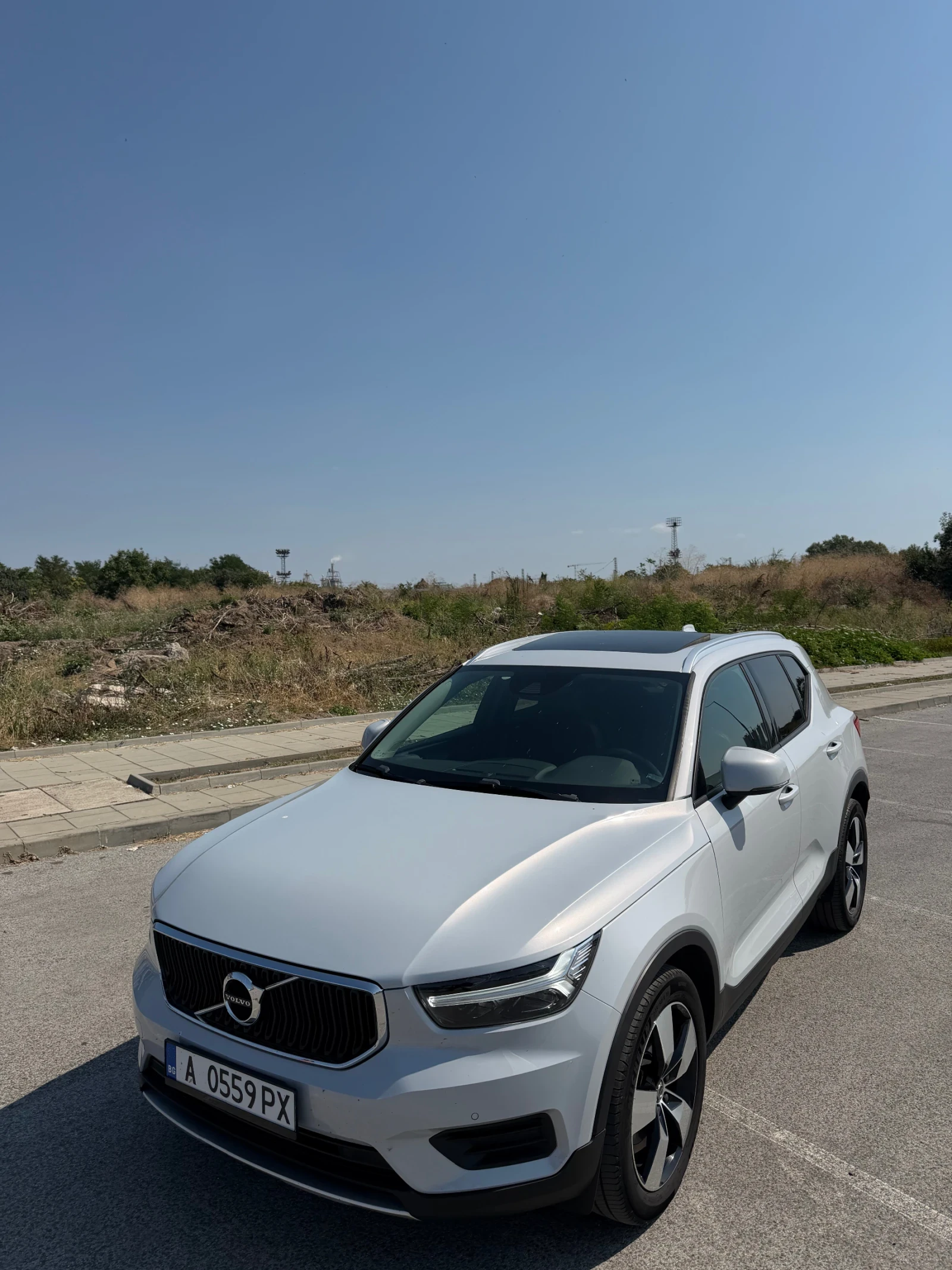 Volvo XC40 Momentum Pro Awd , снимка 2 - Автомобили и джипове - 55603900