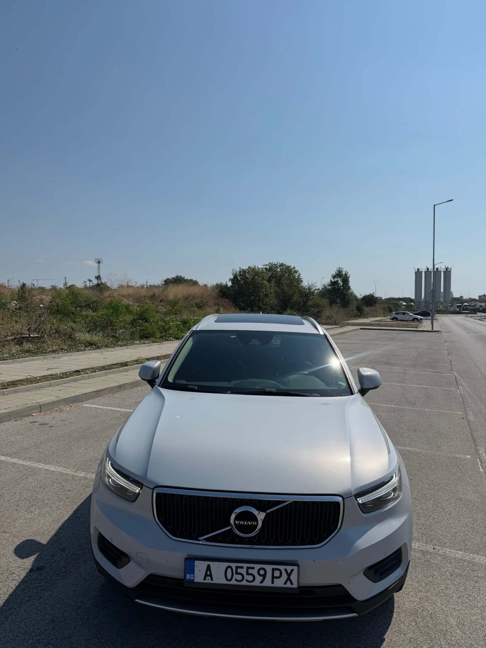 Volvo XC40 Momentum Pro Awd , снимка 3 - Автомобили и джипове - 55603900