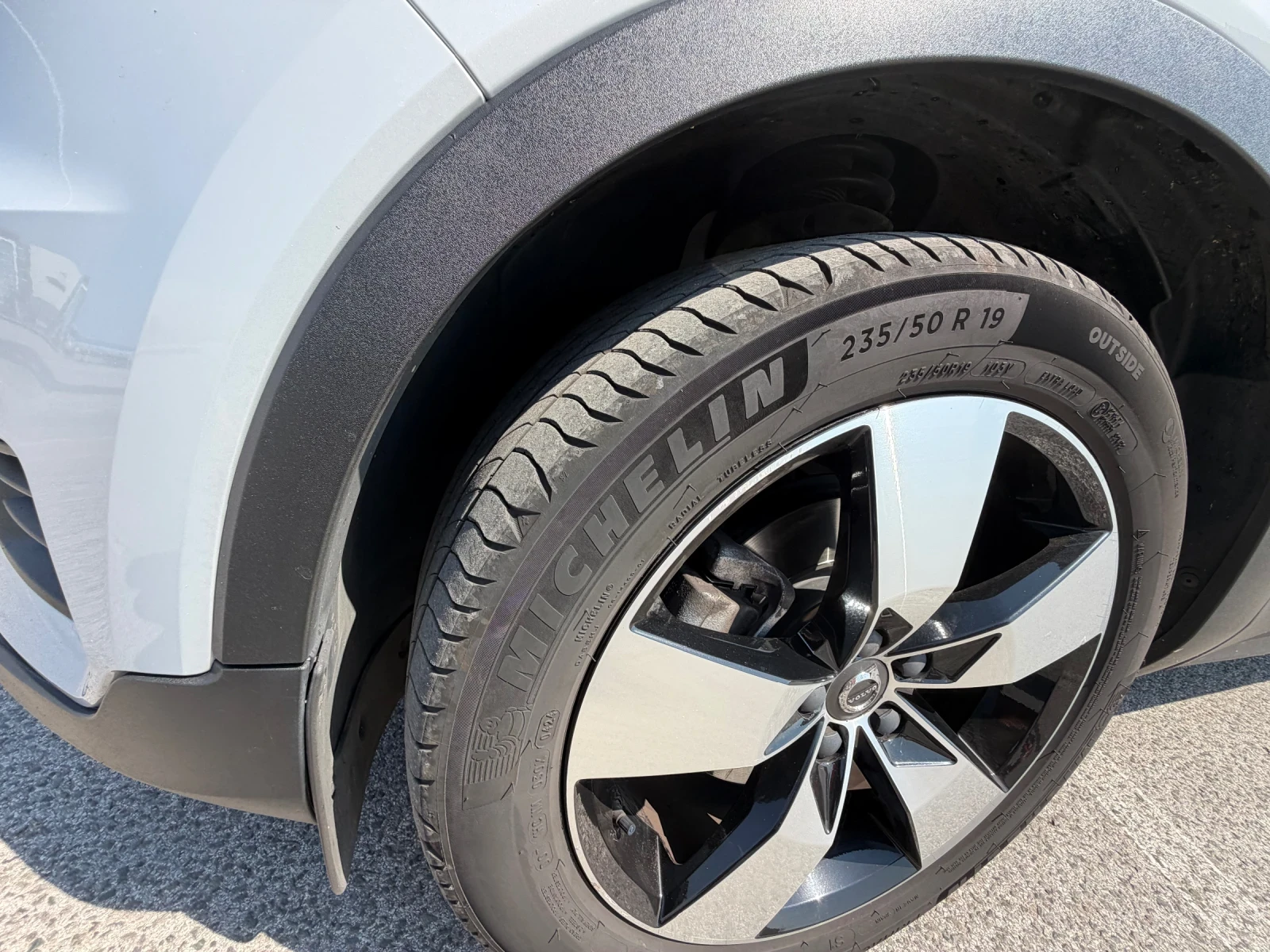 Volvo XC40 Momentum Pro Awd , снимка 7 - Автомобили и джипове - 55603900