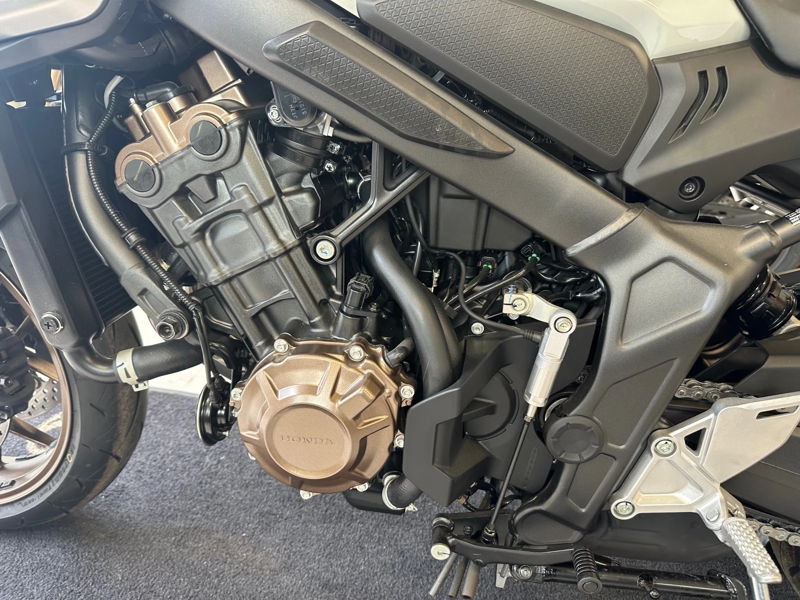 Honda Cb 650R E-Clutch НОВ!!! 0км. - изображение 8