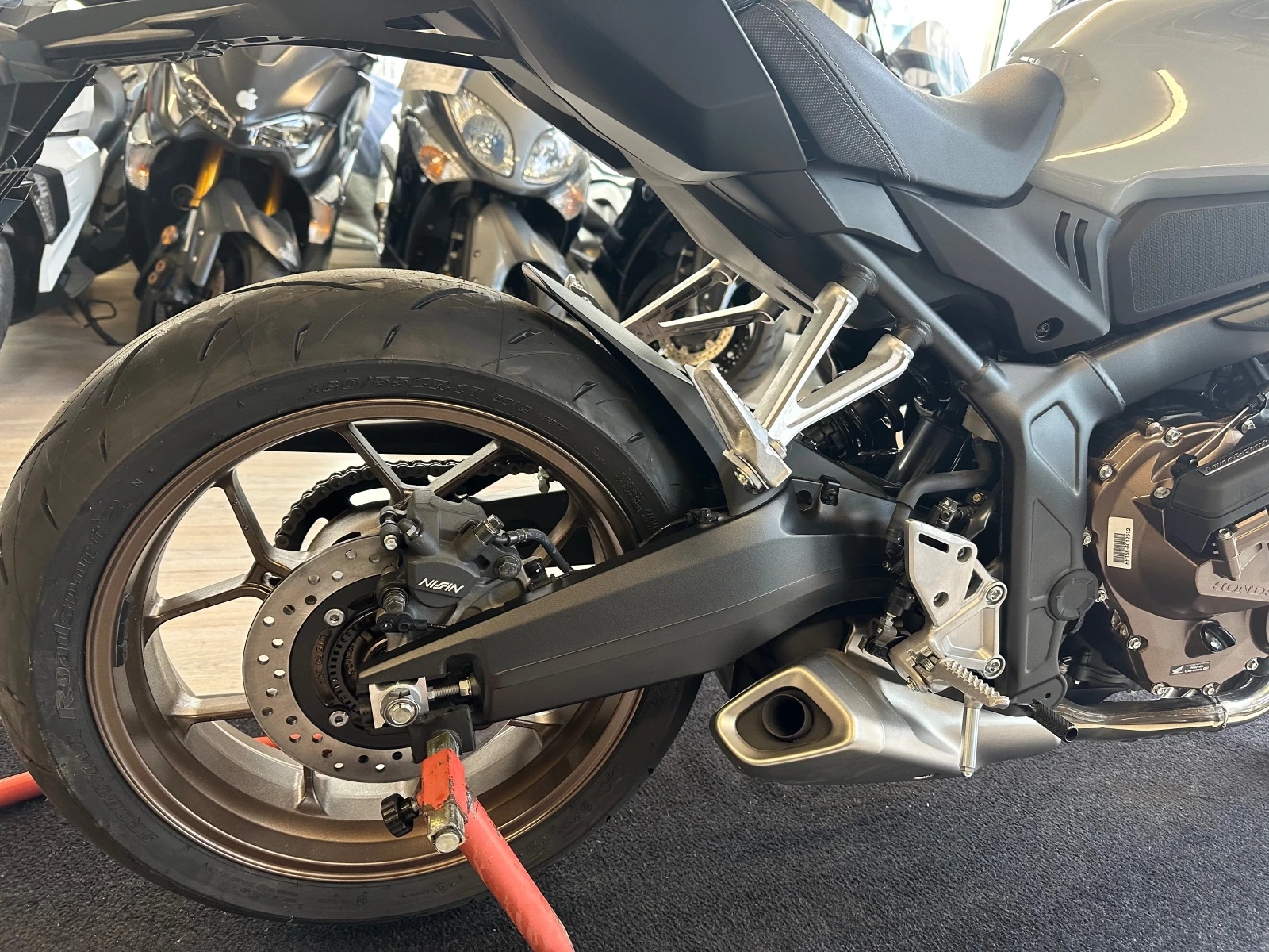 Honda Cb 650R E-Clutch НОВ!!! 0км. - изображение 10