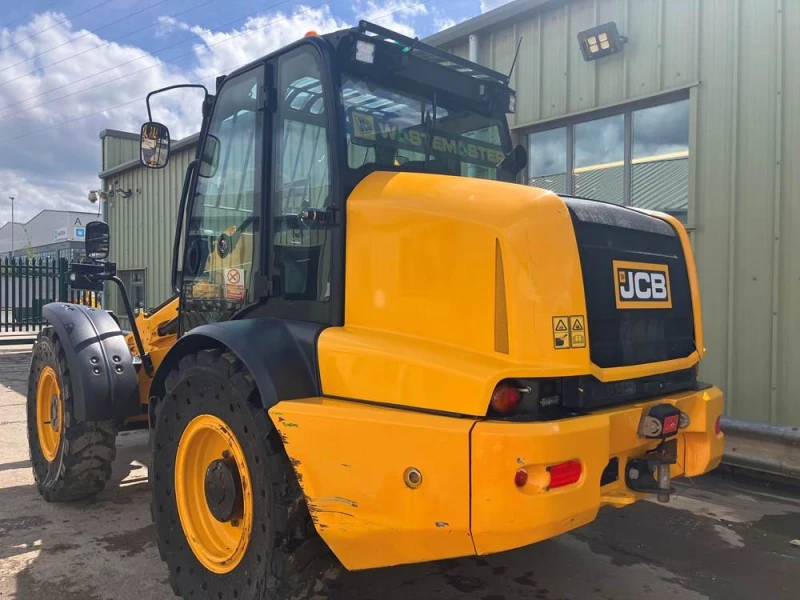 Телескопични товарачи JCB TM320, снимка 2 - Индустриална техника - 48520573