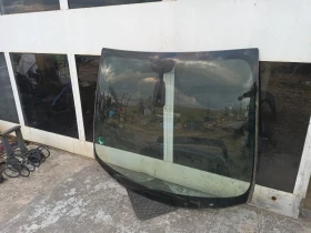 Стъкло челно,предно пежо 5008 1.6 турбо