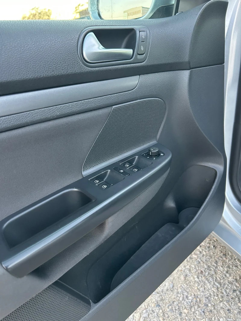 VW Golf 5/ 1.9TDI 105ps Внос Германия Напълно Обслужен , снимка 17 - Автомобили и джипове - 52406192