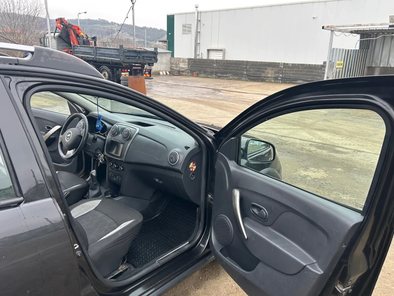 Dacia Sandero Stepway, снимка 8 - Автомобили и джипове - 53295199