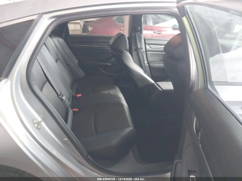 Honda Accord 1.5l Sport, снимка 7 - Автомобили и джипове - 53443984