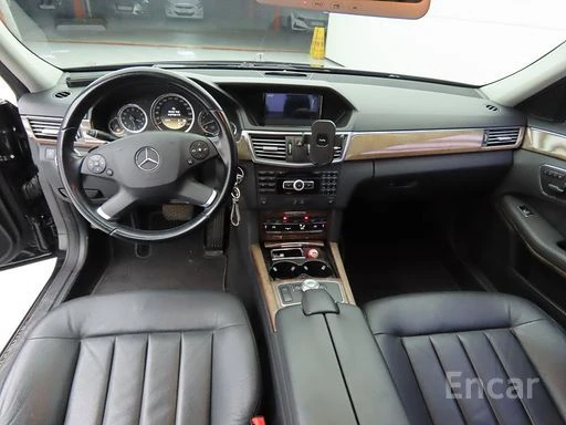Mercedes-Benz E 300 E-Class E300 Elegance, снимка 14 - Автомобили и джипове - 54020293