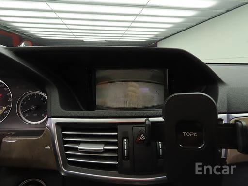 Mercedes-Benz E 300 E-Class E300 Elegance, снимка 12 - Автомобили и джипове - 54020293