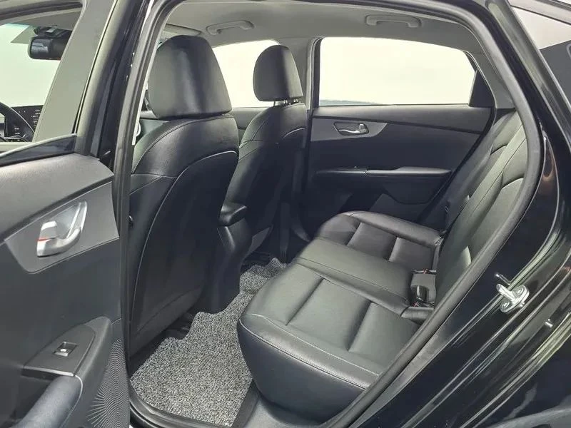 Kia K3, снимка 12 - Автомобили и джипове - 56690449