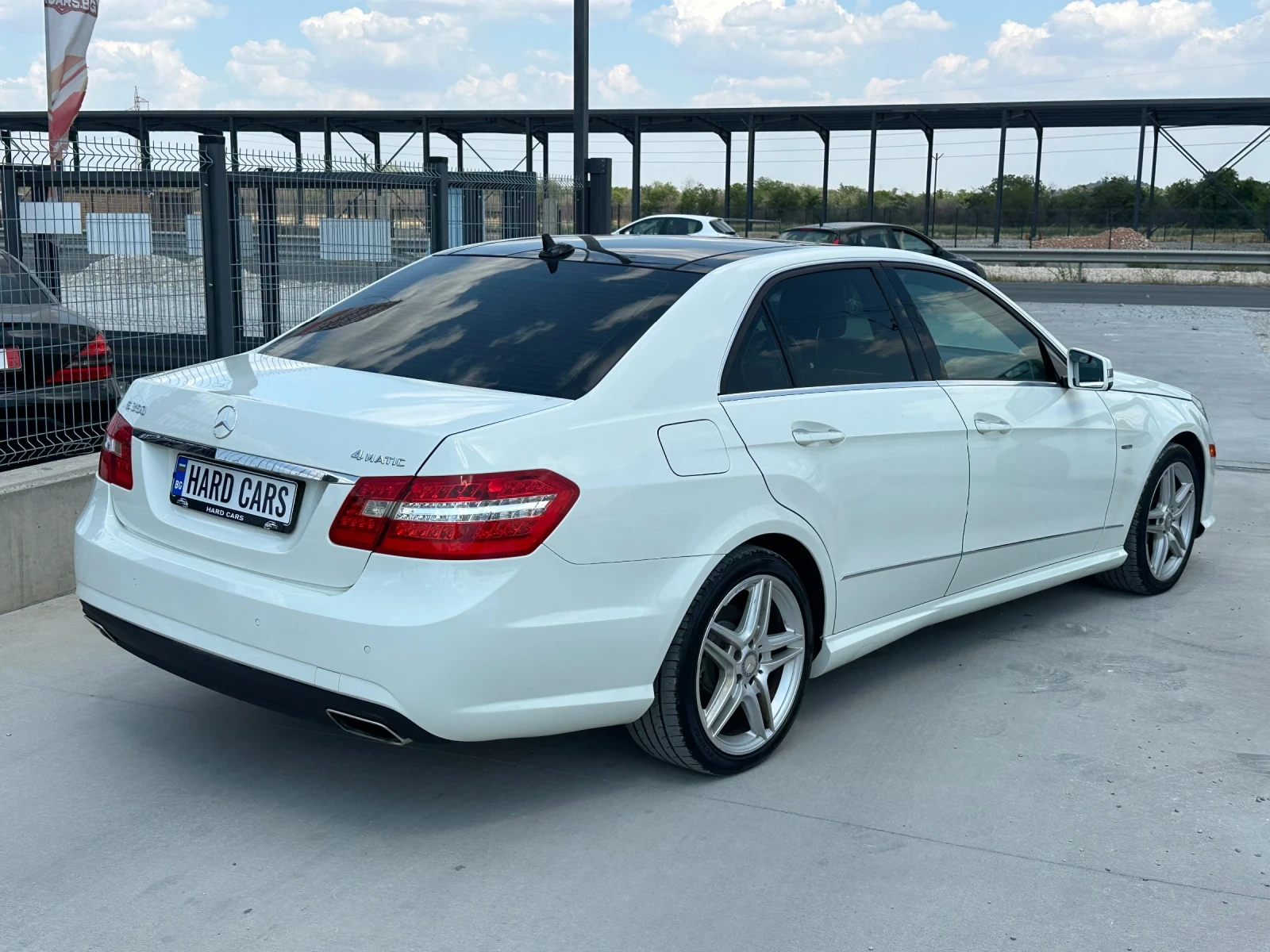 Mercedes-Benz E 350 4-Matic* AMG-pack* Панорама*  - изображение 4