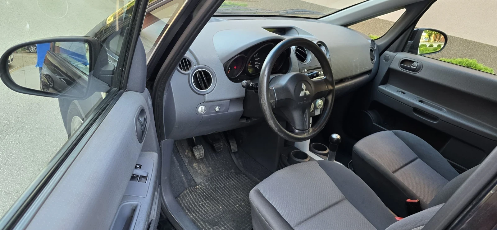 Mitsubishi Colt 1.1i - изображение 8