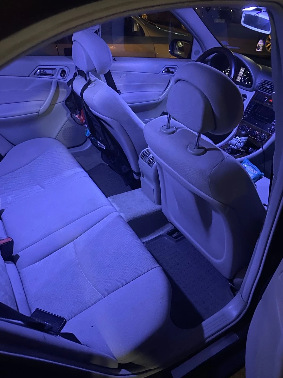 Mercedes-Benz 200  - изображение 7