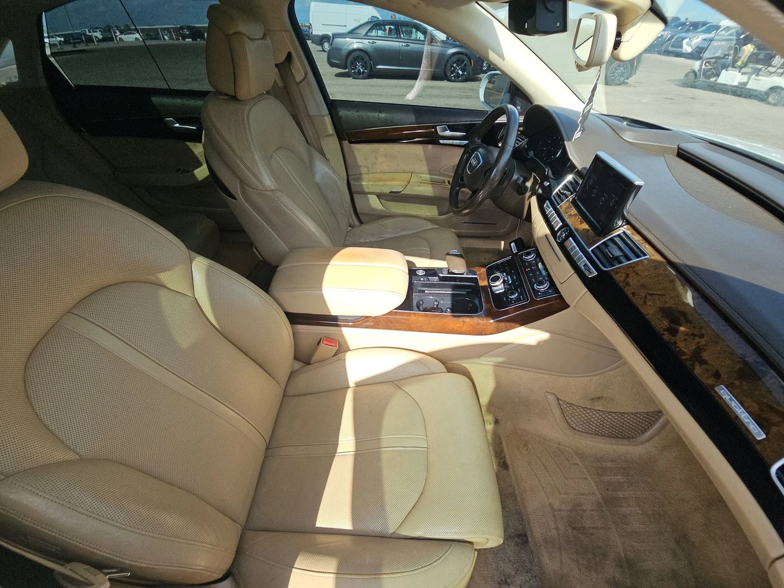 Audi A8 3.0Т* MATRIX* ПОДГРЕВ* КАМЕРА* КЕЙЛЕС* , снимка 14 - Автомобили и джипове - 53799969