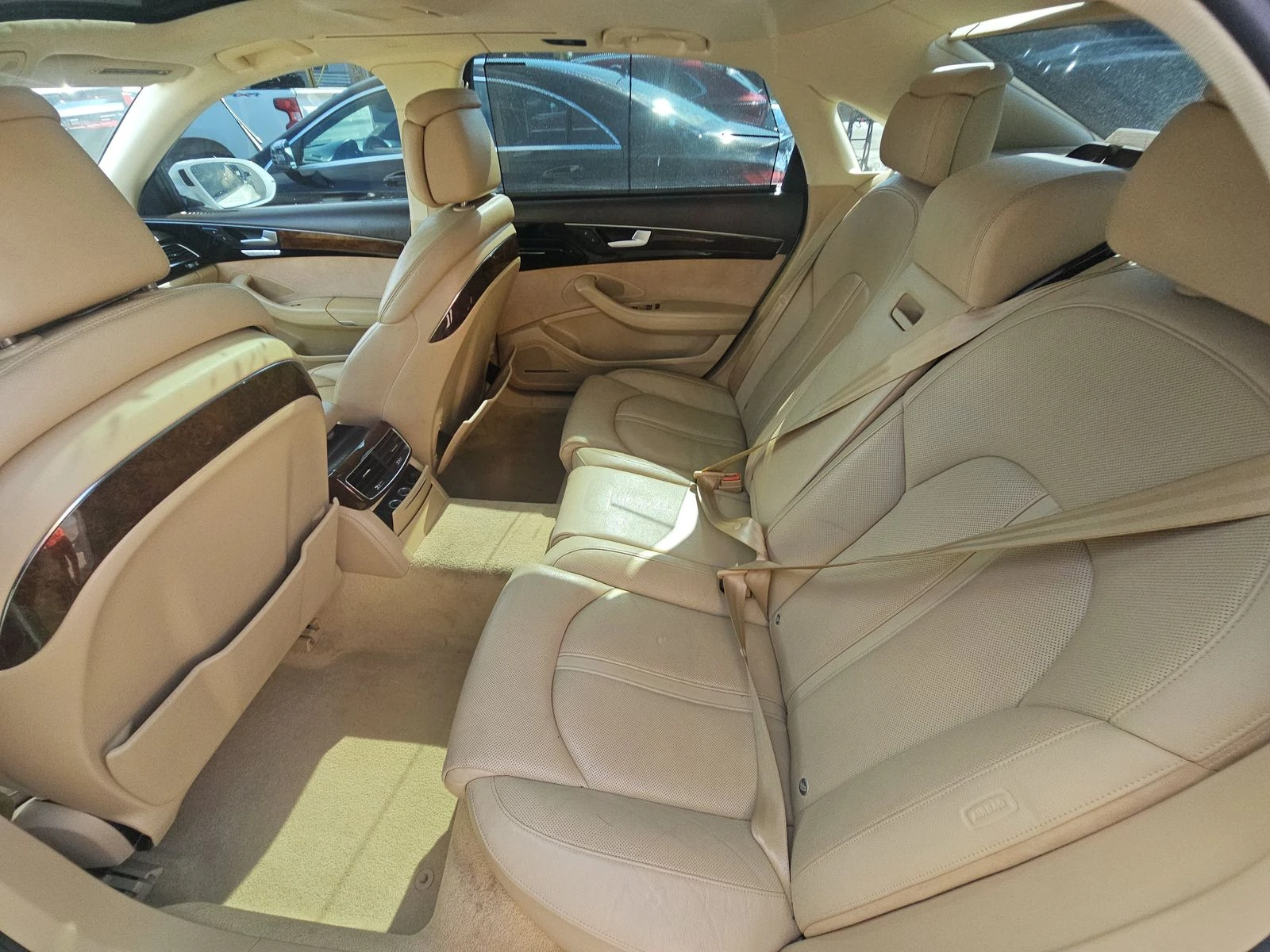 Audi A8 3.0Т* MATRIX* ПОДГРЕВ* КАМЕРА* КЕЙЛЕС* , снимка 15 - Автомобили и джипове - 53799969