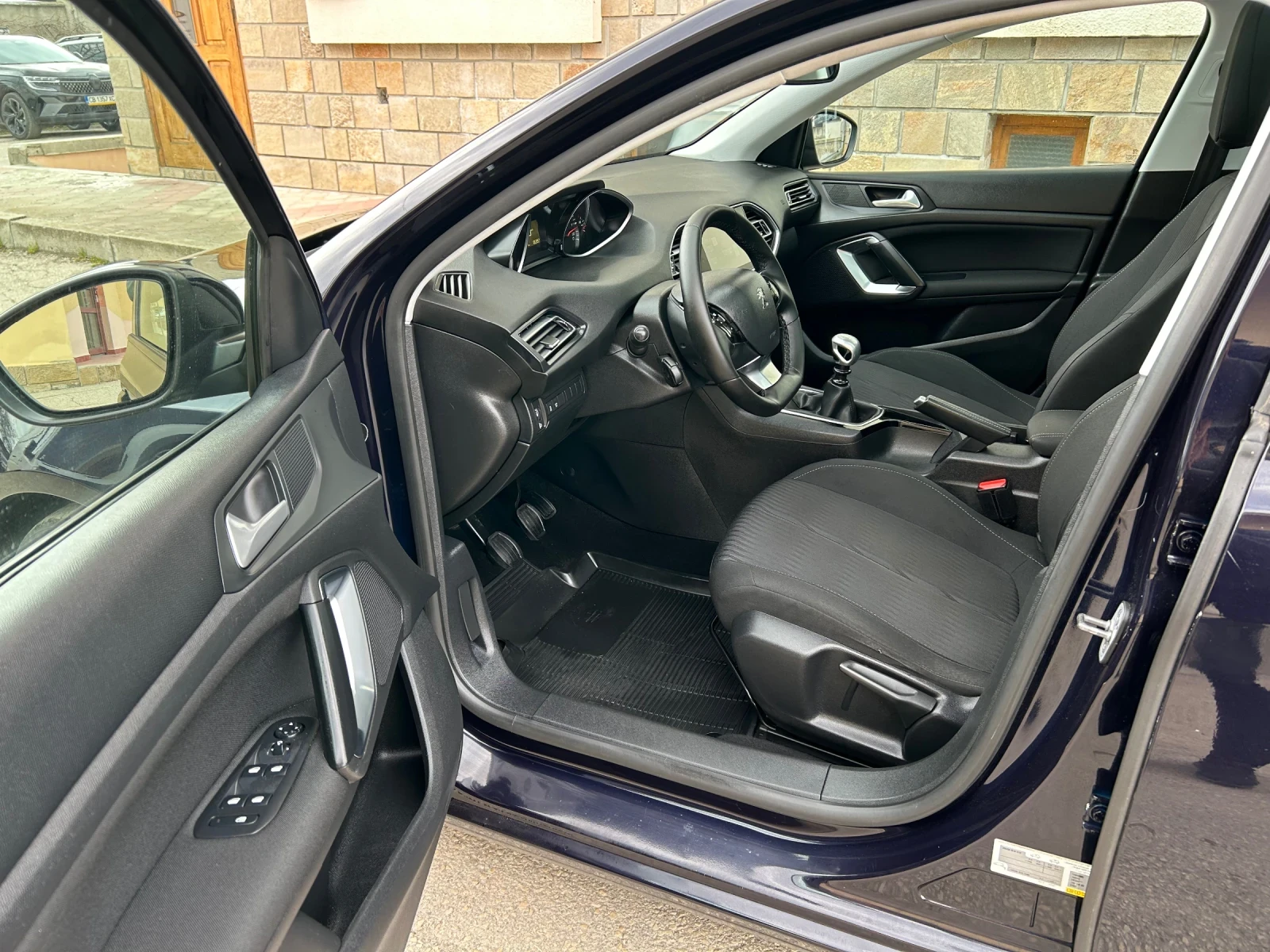 Peugeot 308 1.6HDI LED НАВИ ПАНОРАМА, снимка 8 - Автомобили и джипове - 53878698