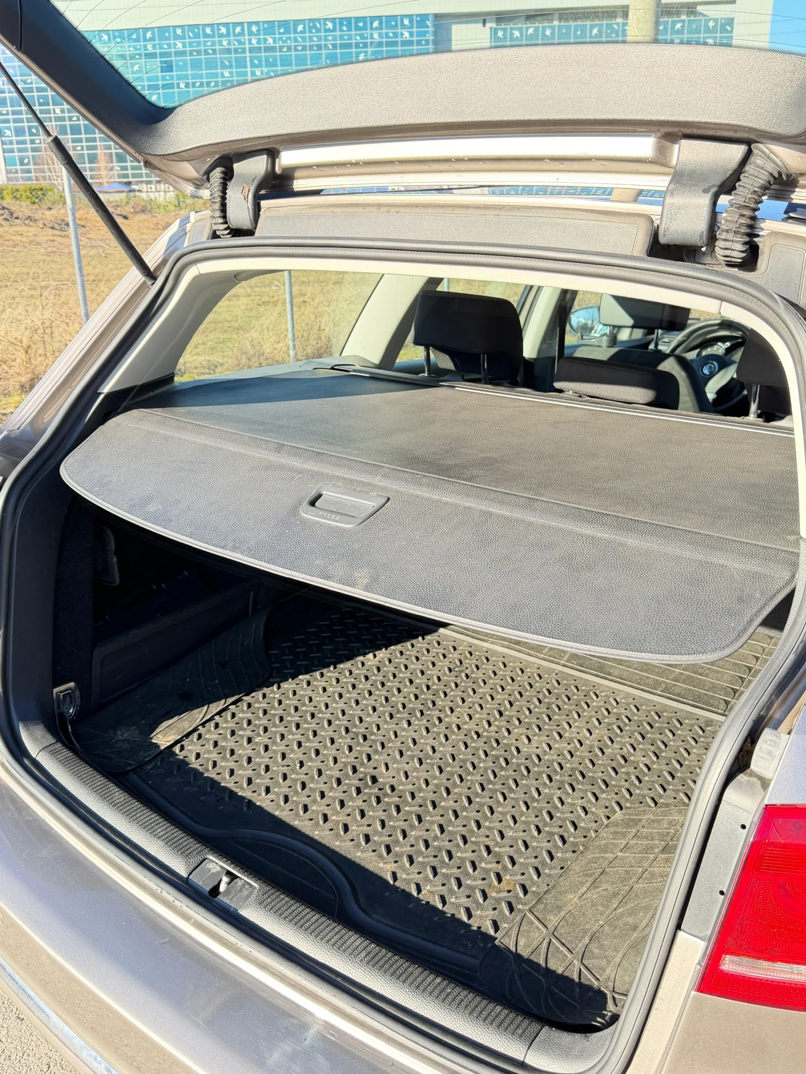 VW Passat (B7) 1.8 TSI (160 hp), снимка 12 - Автомобили и джипове - 53889906