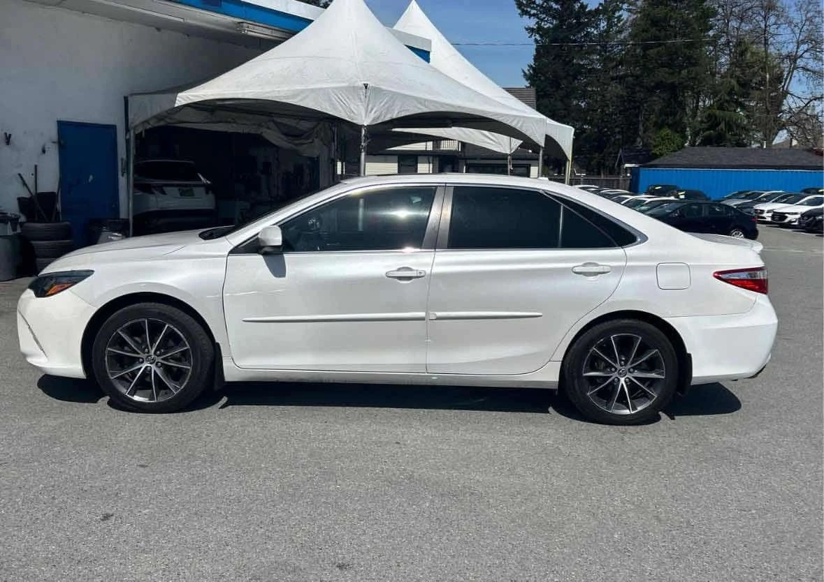 Toyota Camry * 4dr Sdn V6 Auto XSE * CARFAX * KEYLESS * ПАНО , снимка 2 - Автомобили и джипове - 54545619
