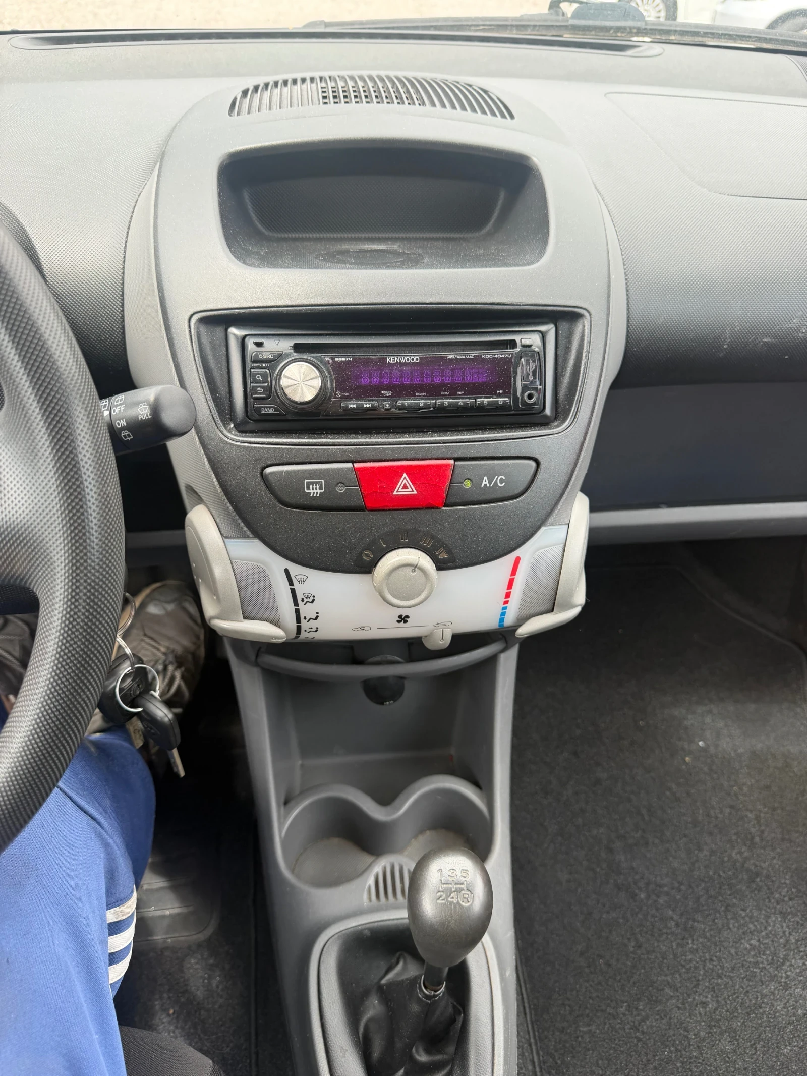 Toyota Aygo 1.0 benzin, снимка 8 - Автомобили и джипове - 54858836