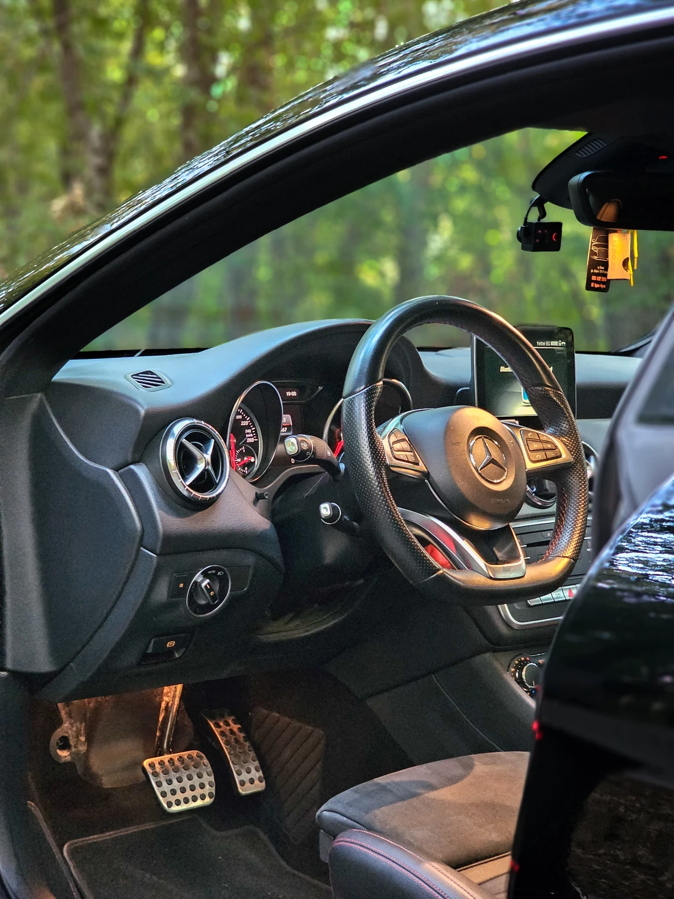 Mercedes-Benz CLA 180, снимка 12 - Автомобили и джипове - 54904645
