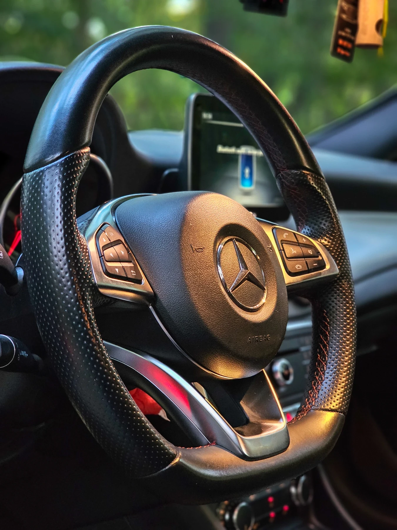 Mercedes-Benz CLA 180, снимка 11 - Автомобили и джипове - 54904645