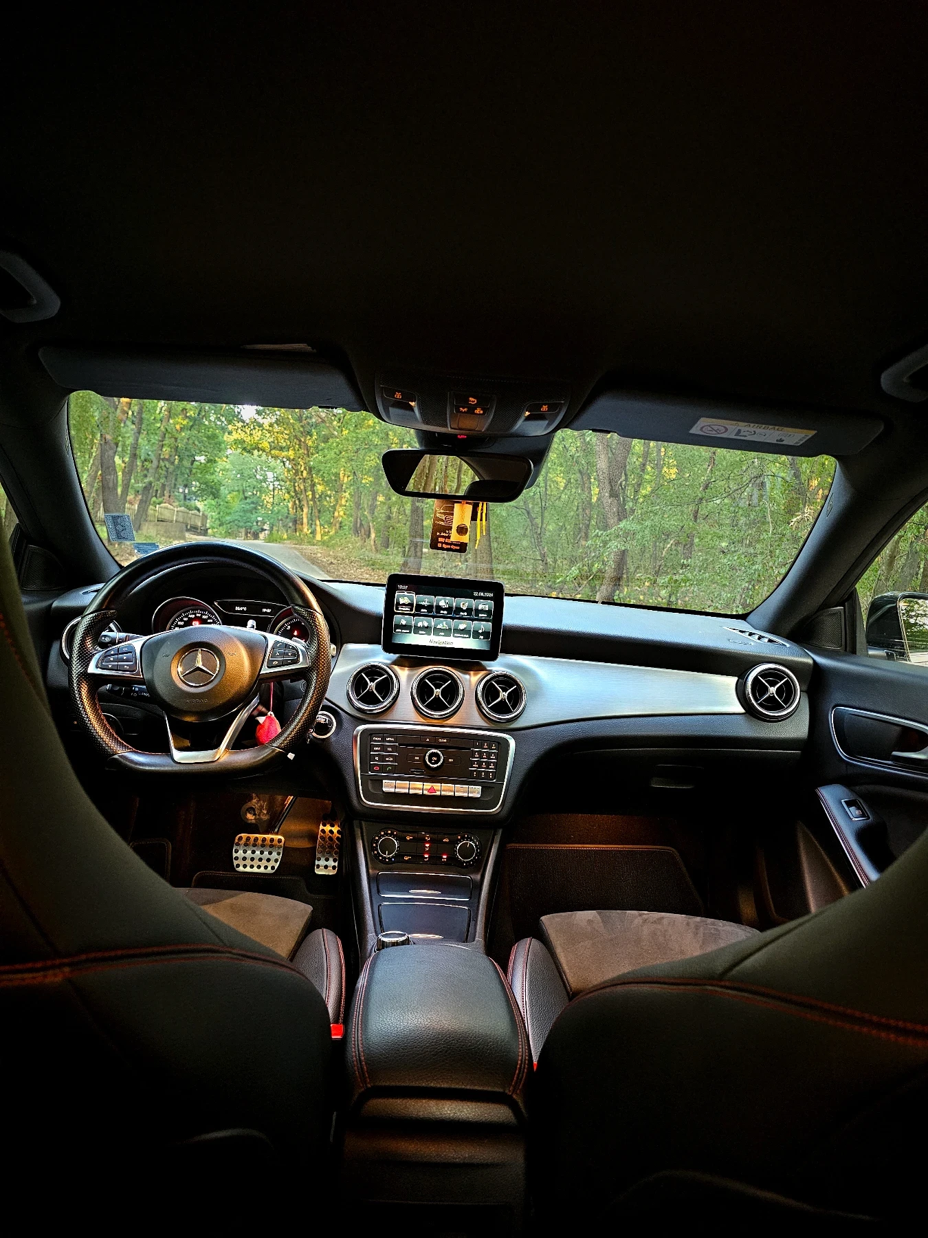 Mercedes-Benz CLA 180, снимка 17 - Автомобили и джипове - 54904645