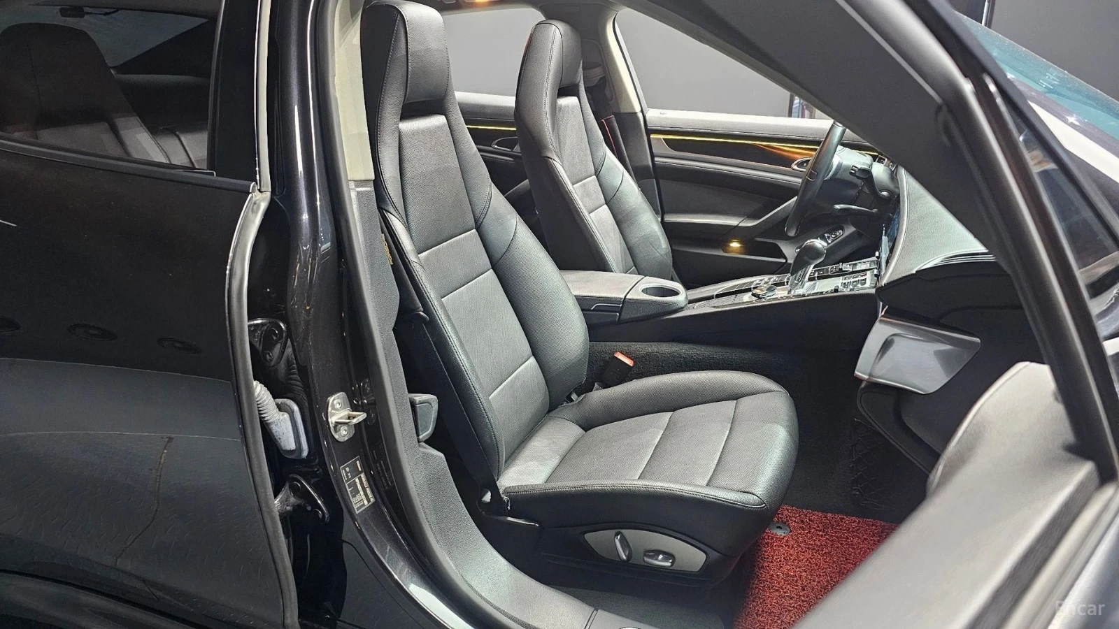 Porsche Panamera AWD* КОЖА* ПОДГРЕВ* ОБДУХ* ПАНО* НАВИ* АВТОКРЕДИТ*, снимка 11 - Автомобили и джипове - 55658736