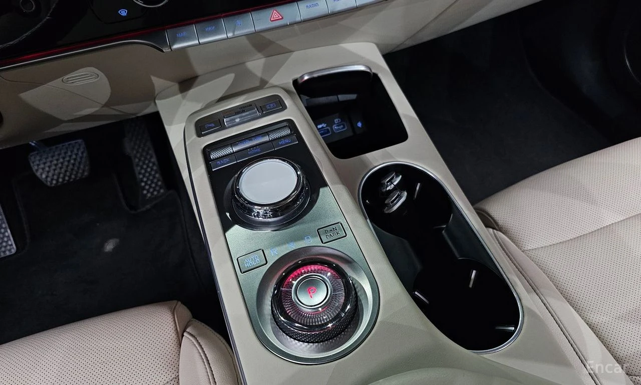 Genesis GV70 2.2D AWD* DISTRONIC* ПОДГРЕВ* ОБДУХВАНЕ* КАМЕРА* , снимка 13 - Автомобили и джипове - 55691070