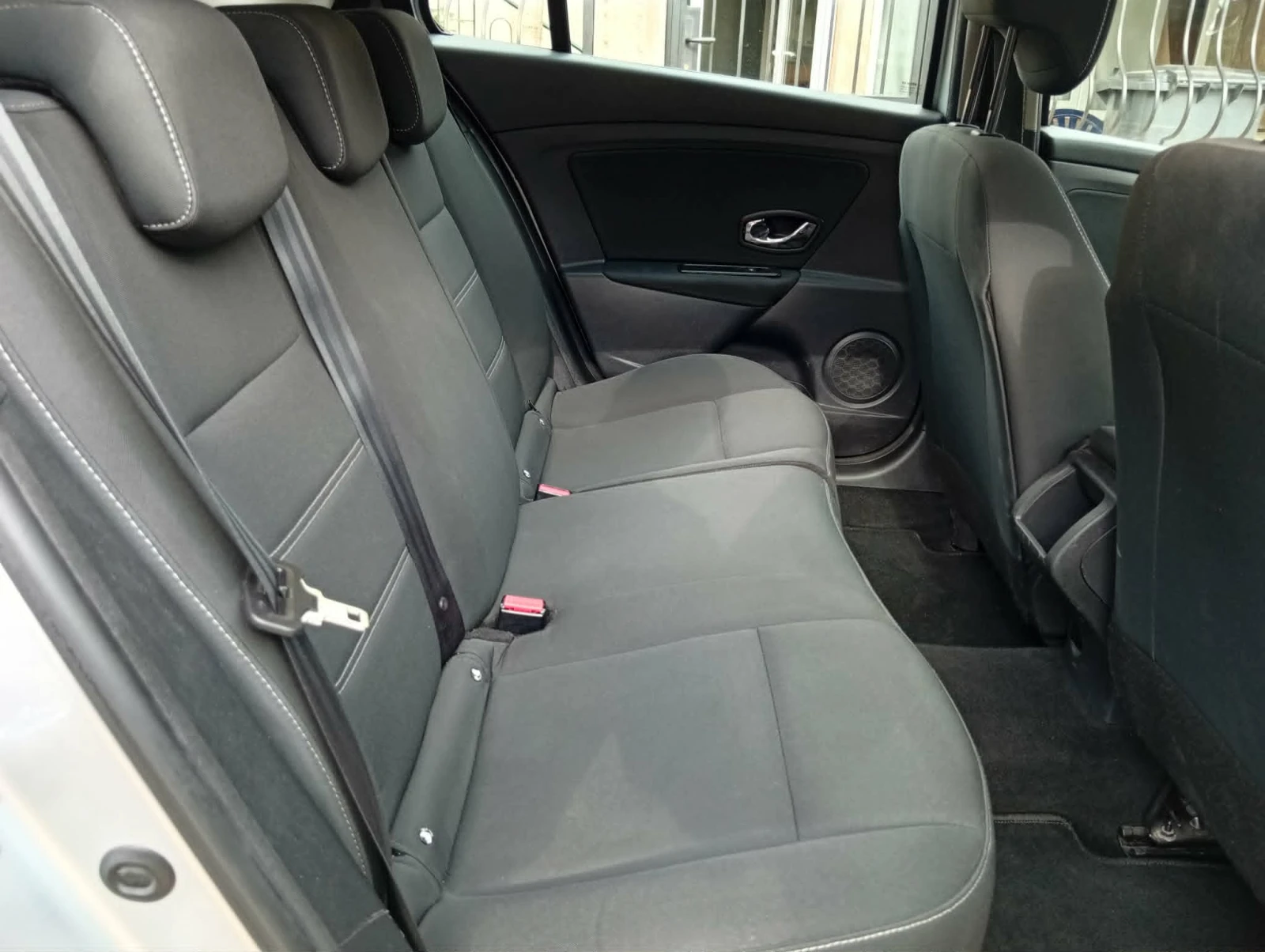 Renault Megane 1.5 DCI Евро 6, снимка 12 - Автомобили и джипове - 55873519