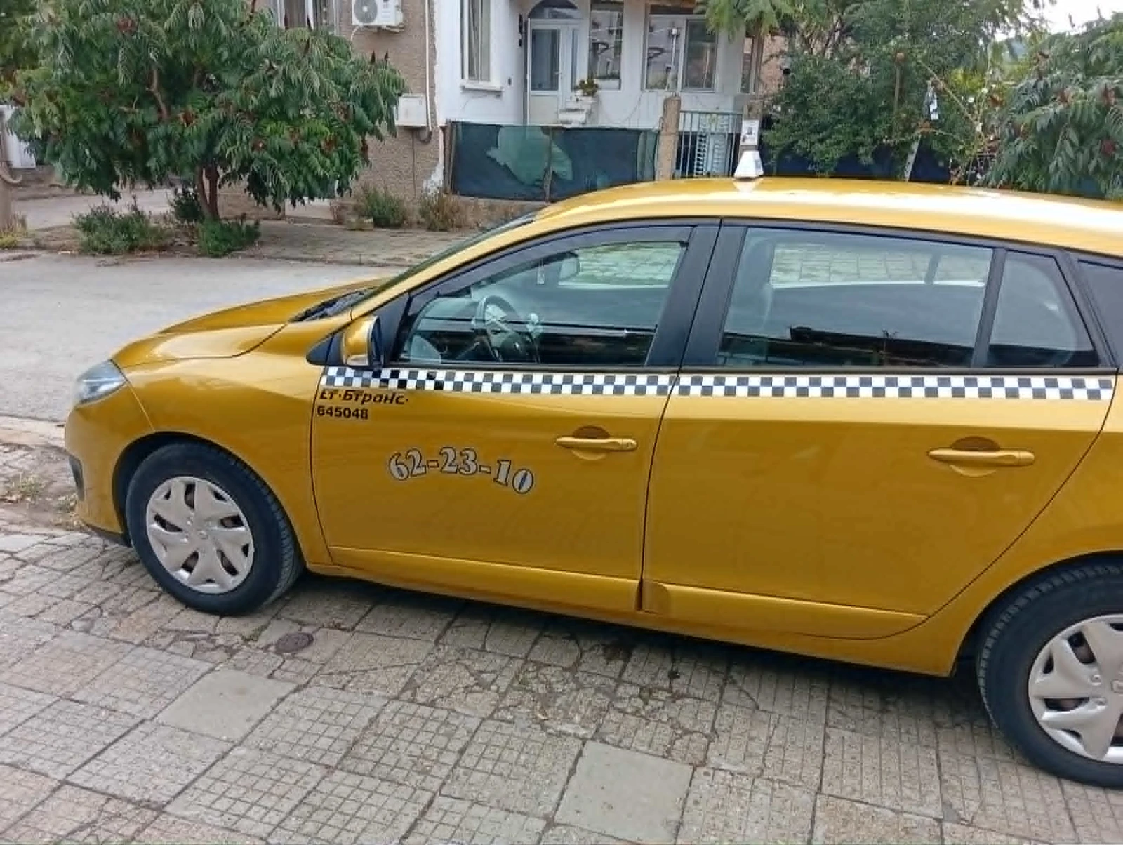 Renault Megane 1.5 DCI Евро 6, снимка 8 - Автомобили и джипове - 55873519