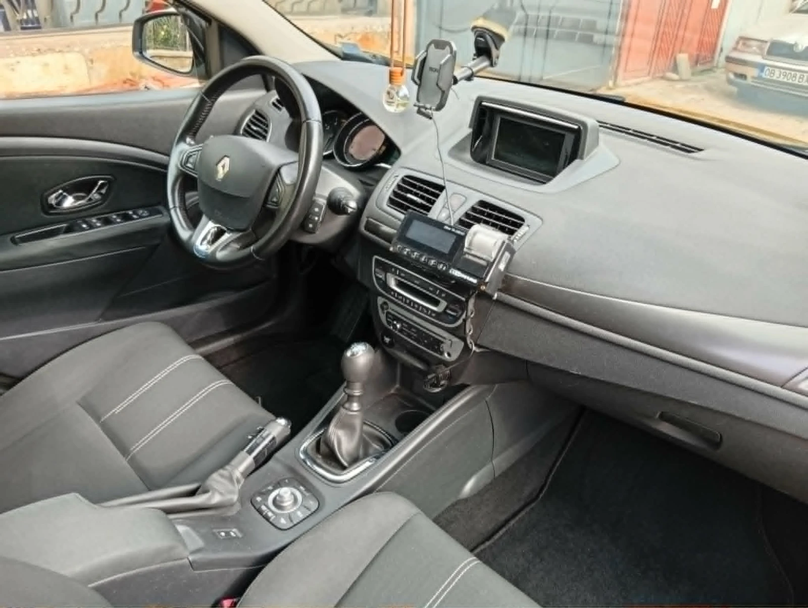Renault Megane 1.5 DCI Евро 6, снимка 11 - Автомобили и джипове - 55873519