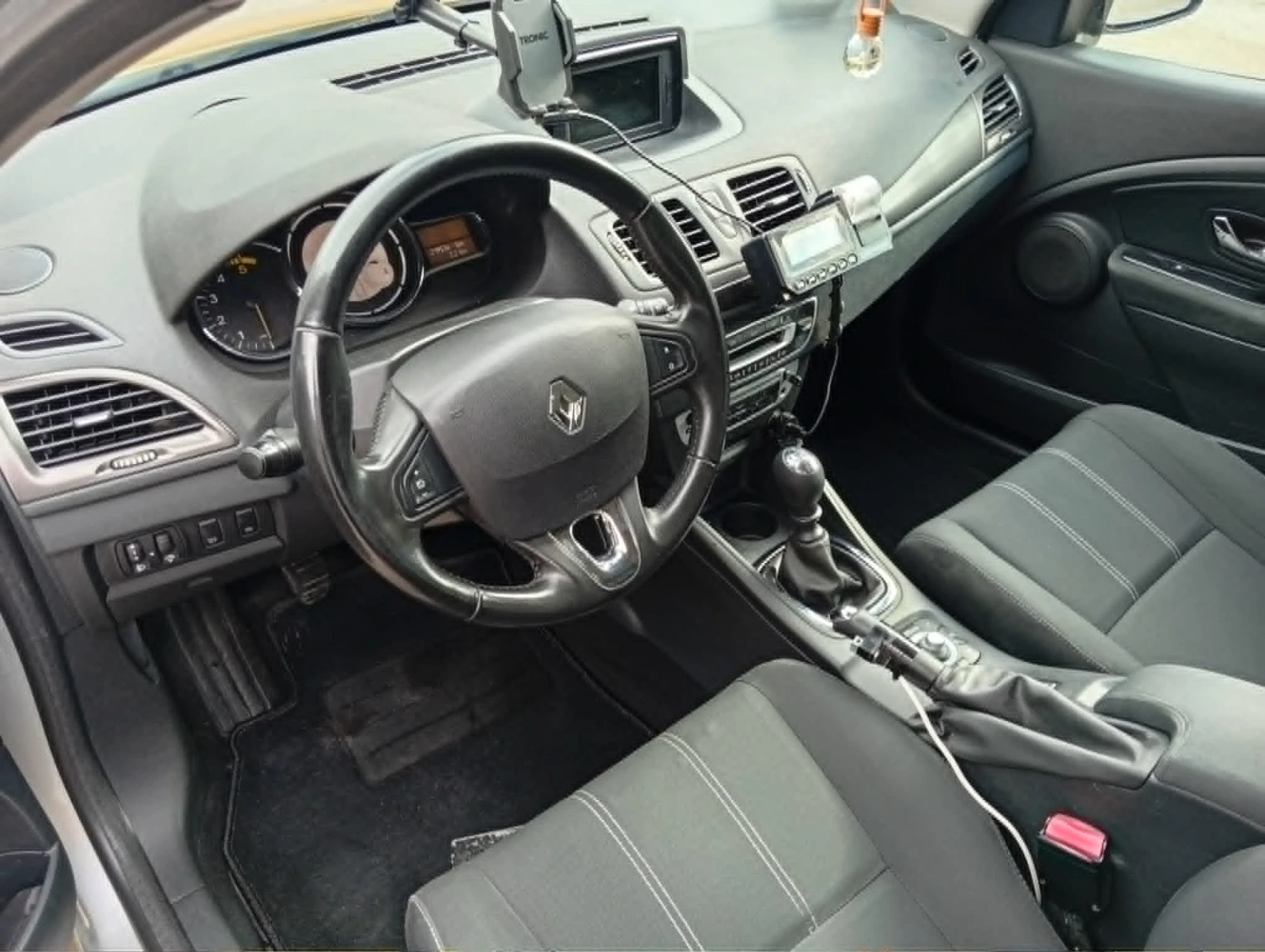 Renault Megane 1.5 DCI Евро 6, снимка 9 - Автомобили и джипове - 55873519