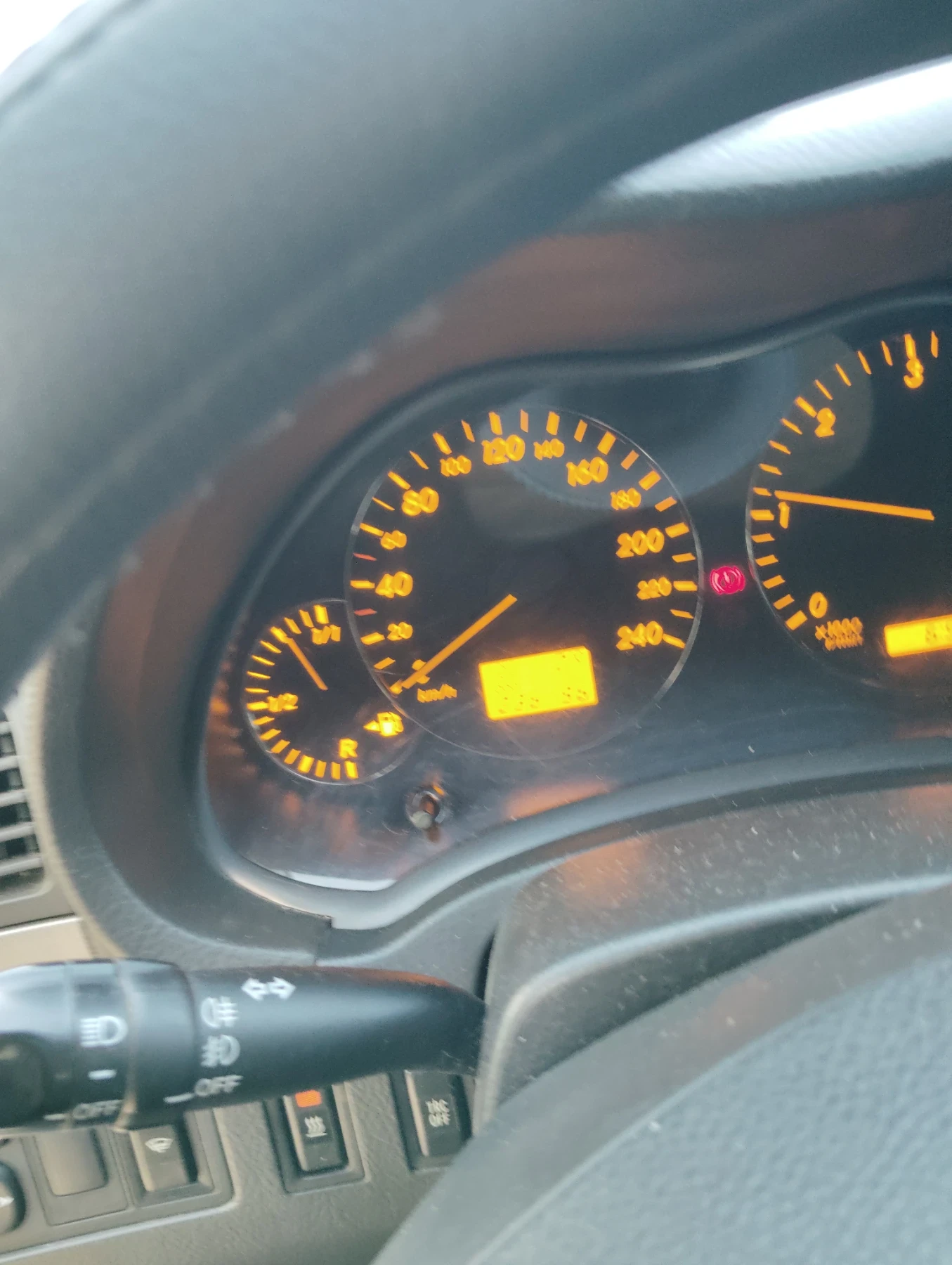 Toyota Avensis 2.0, снимка 9 - Автомобили и джипове - 56132235