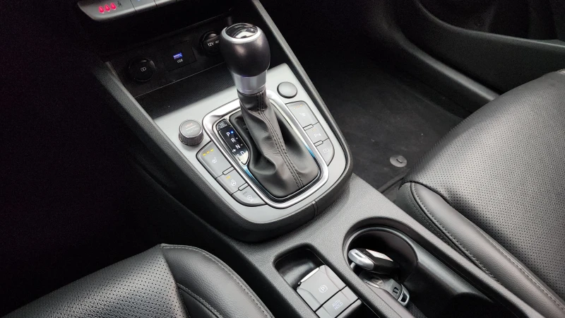 Hyundai Kona 2.0 2WD SMART autogeorge.com, снимка 8 - Автомобили и джипове - 52391781