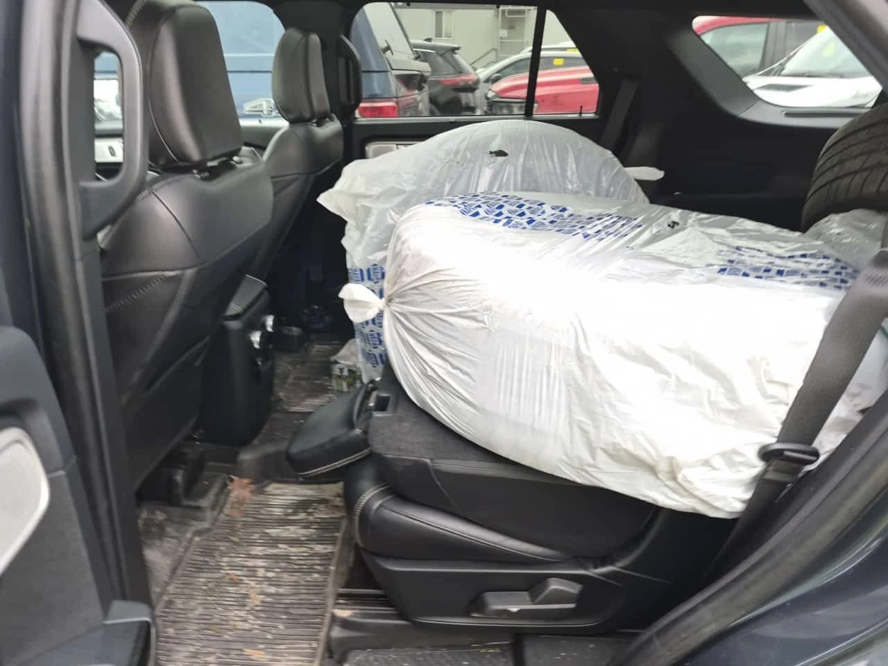 Ford Explorer * ST * ПОДГРЕВИ* ОБДУХВАНЕ* ПАНОРАМА* 2 БРОЯ ГУМИ, снимка 12 - Автомобили и джипове - 53826371