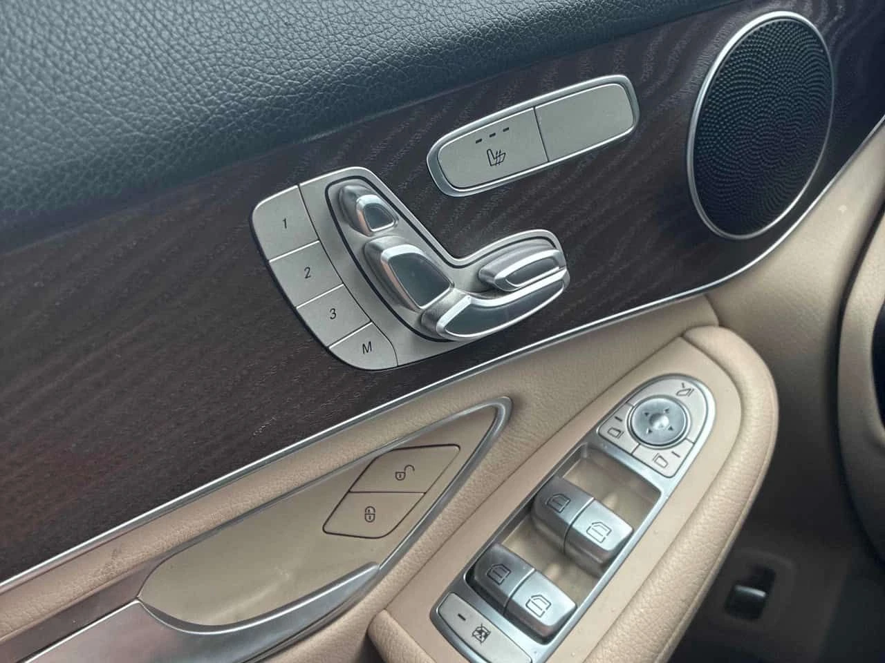 Mercedes-Benz GLC 300 ПАНОРАМА/ПОДГРЕВИ/360 КАМЕРИ, снимка 13 - Автомобили и джипове - 54115339