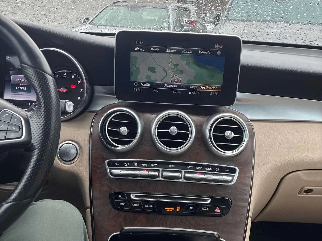 Mercedes-Benz GLC 300 ПАНОРАМА/ПОДГРЕВИ/360 КАМЕРИ, снимка 9 - Автомобили и джипове - 54115339