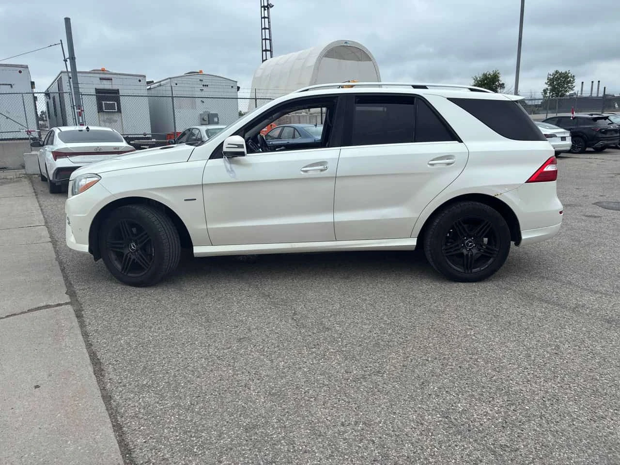 Mercedes-Benz ML 350 * BlueTEC * ПАНОРАМА* ПОДГРЕВ* КАМЕРА* , снимка 2 - Автомобили и джипове - 55056833