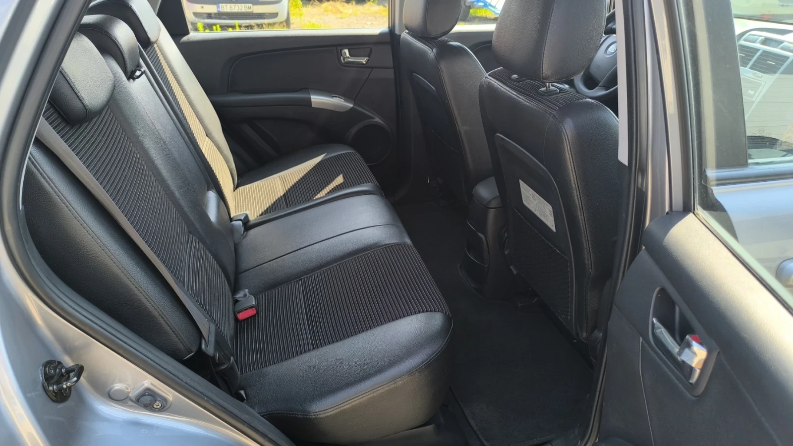 Kia Sportage 2.0i 4x4, снимка 8 - Автомобили и джипове - 55431214