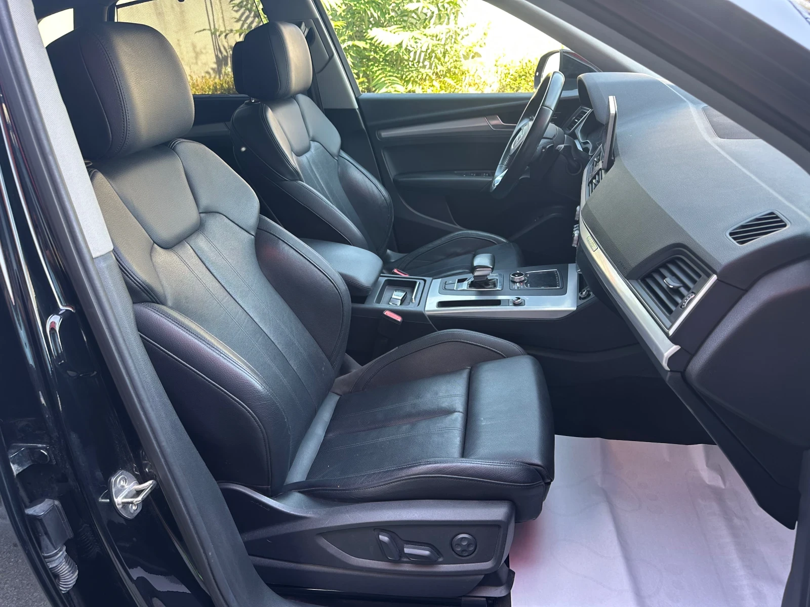 Audi Q5 2, 0tfsi S-line Регистр.Обслужен ГАРАНЦИЯ 131000km, снимка 10 - Автомобили и джипове - 56021211